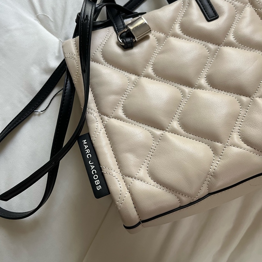 Marc Jacobs Cream and Black Quilted Shoulder Bag
